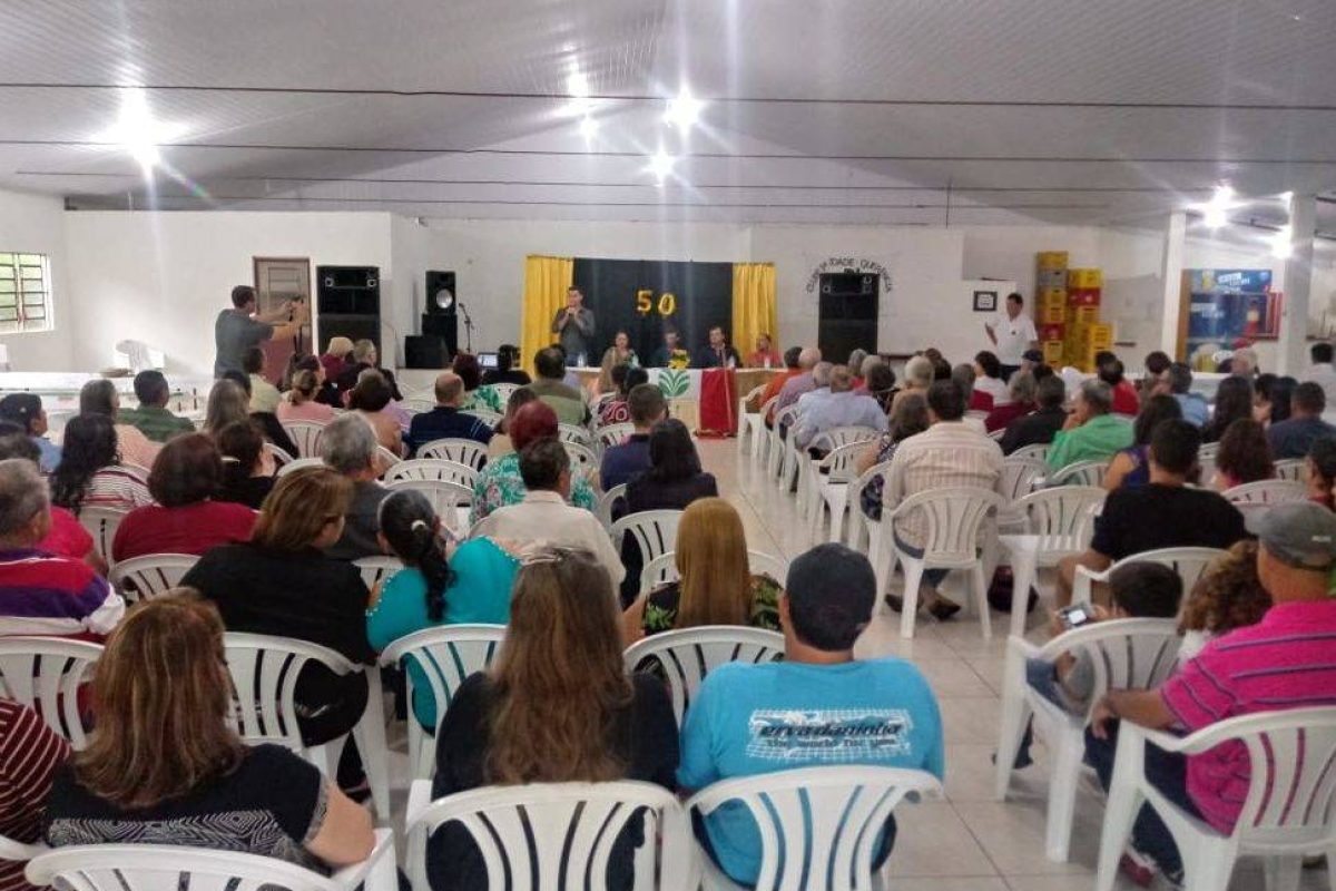 Na sede da Associação dos Aposentados reuniram-se associados e dirigentes (foto: STR/divulgação)