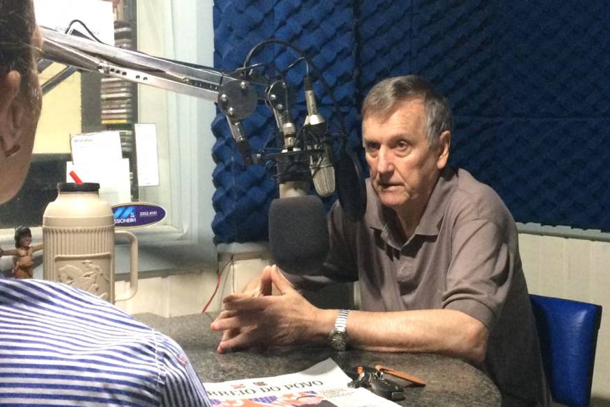 Prefeito vai à Brasília em abril, onde buscará encaminhamentos para pleitos do Município. Foto: Genaro Caetano/Rádio Missioneira