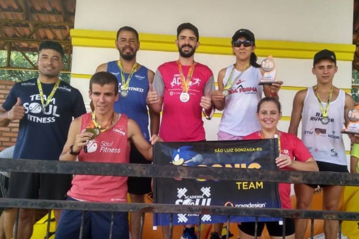 Alguns dos corredores que representaram São Luiz na prova. Fotos: divulgação