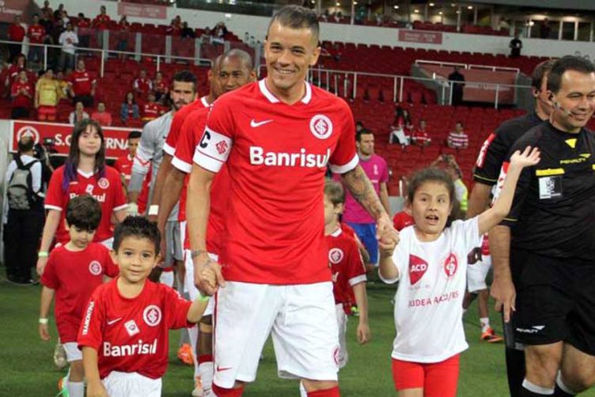 Projeto oportuniza tradicional entrada em campo junto com os jogadores. Foto: Fred Colorado