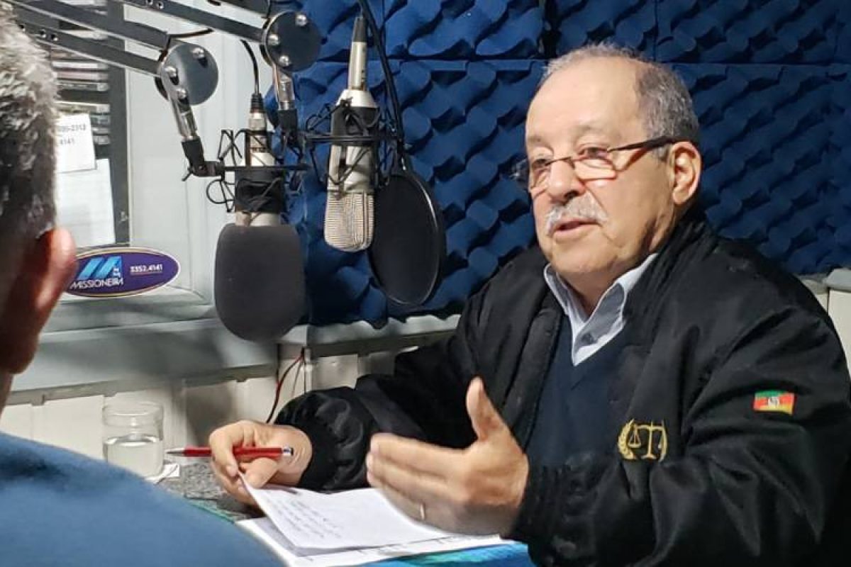 Vereador Enderson falou no programa Jornal da Manhã desta terça. Foto: Genaro Caetano/Rádio Missioneira