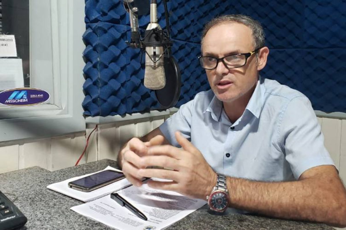 Vereador foi entrevistado no programa Jornal da Manhã. Foto: Nivaldo Maciel/Rádio Missioneira