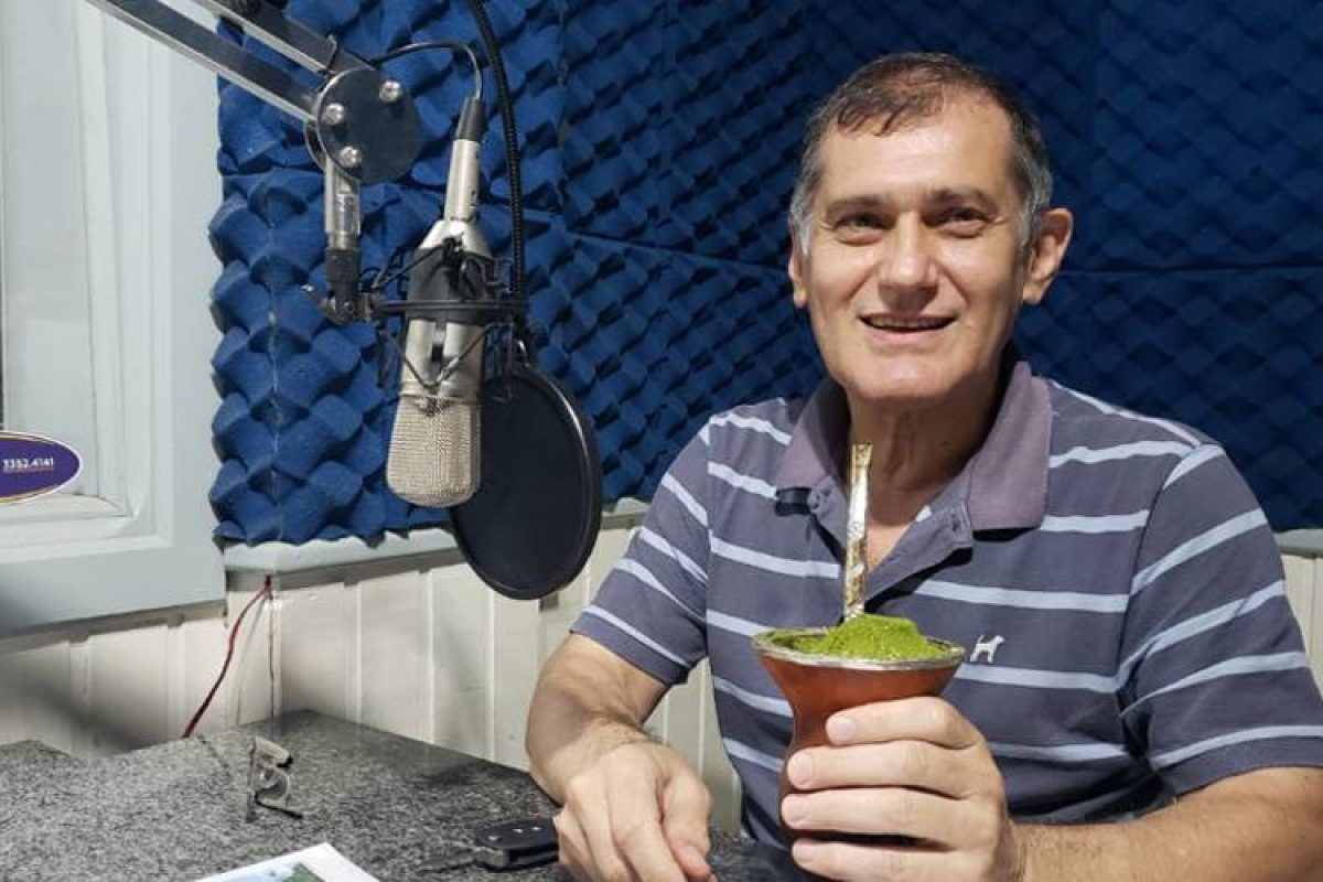 Feron foi entrevistado no programa Jornal da Manhã. Foto: Nivaldo Maciel/Rádio Missioneira
