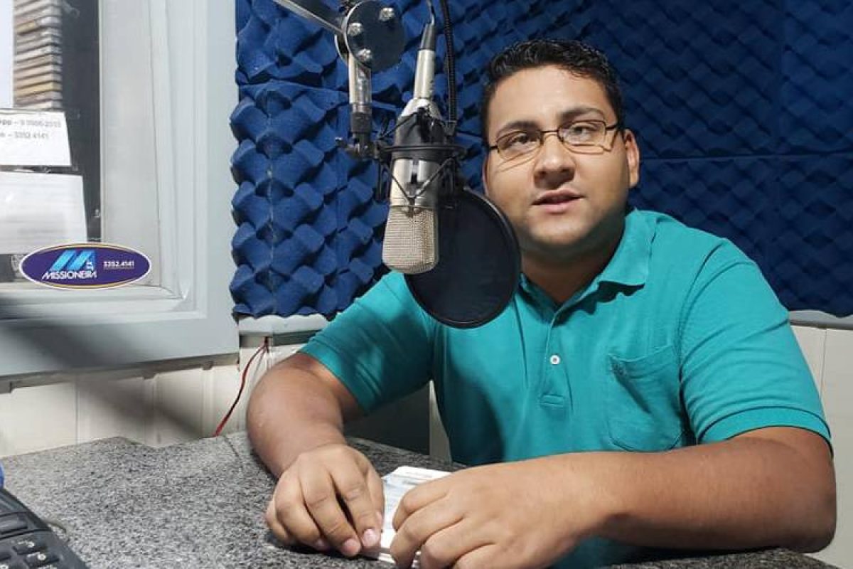 Iuri Martins foi entrevistado no programa Jornal da Manhã. Foto: Nivaldo Maciel/Rádio Missioneira