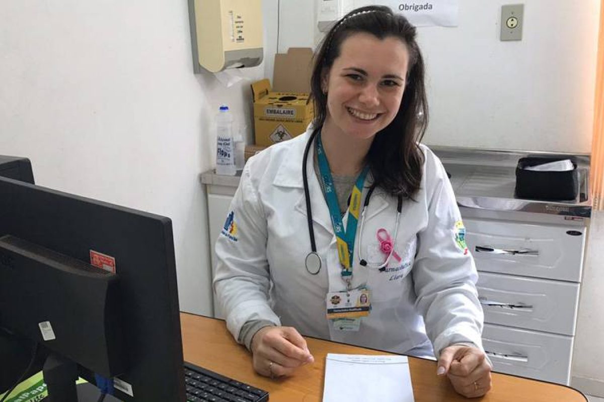 Farmacêutica Liara Costa foi entrevistada pela assessoria do Conselho Regional de Farmácia do RS. Foto: divulgação CRF RS