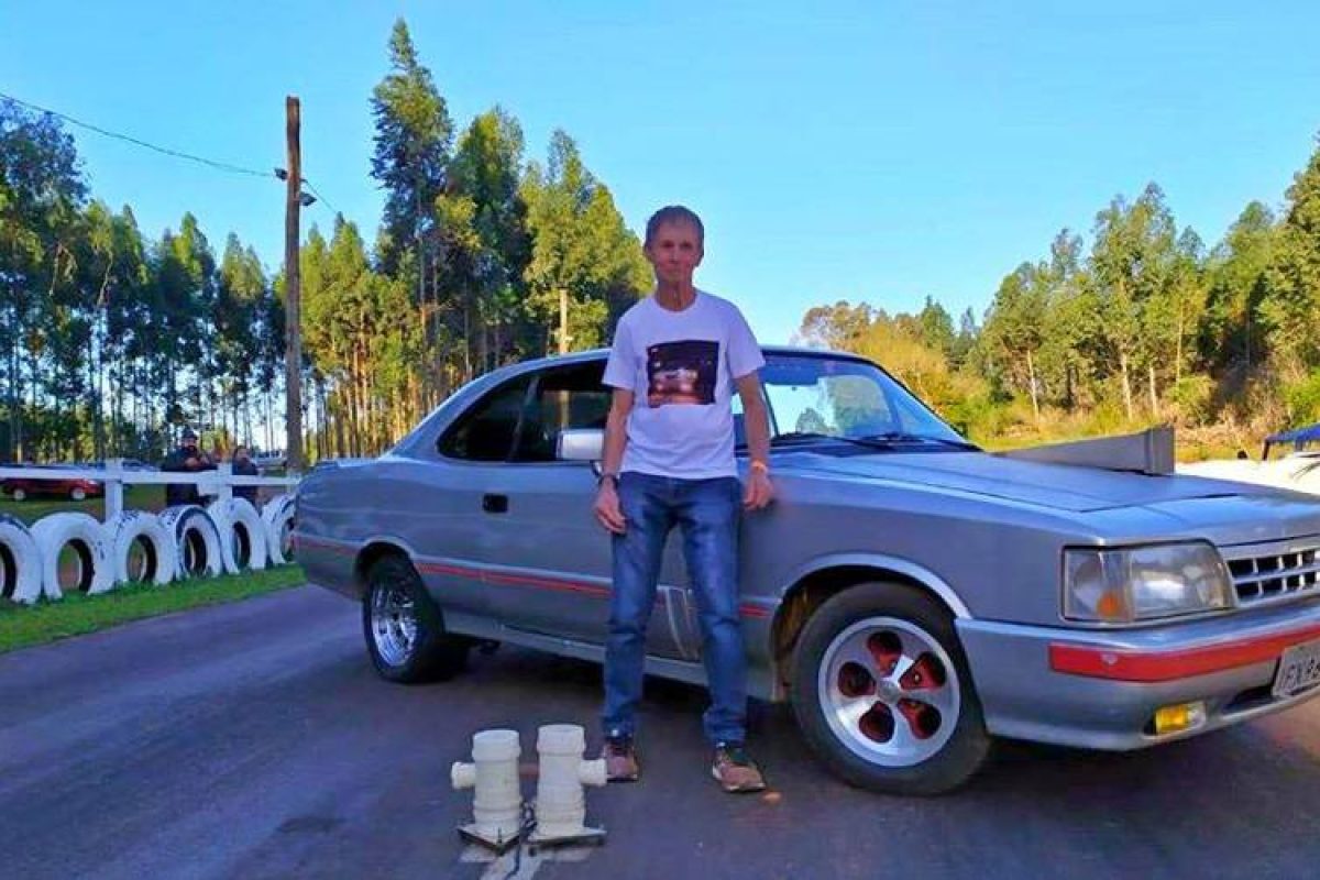 Multicampeão de arrancadas Otávio Dorneles, com o seu 01. Foto: divulgação Pista San Marocs