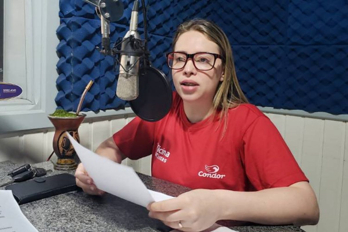 Elenice Ramos divulgou os resultados em nossa programação. Foto: Nivaldo Maciel/Rádio Missioneira