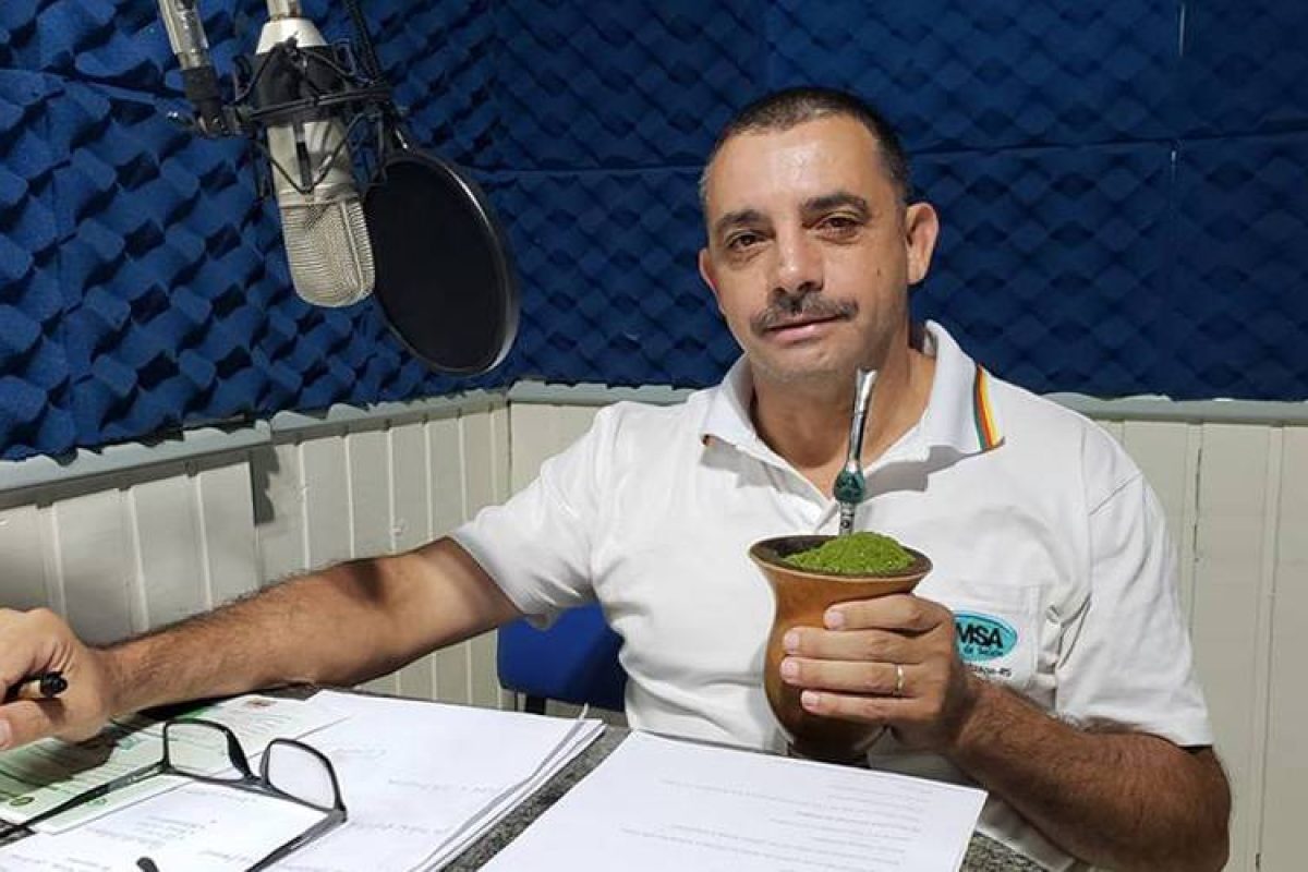 Secretário Valmir Silveira foi entrevistado no programa Jornal da Manhã. Foto: Nivaldo Maciel/Rádio Missioneira