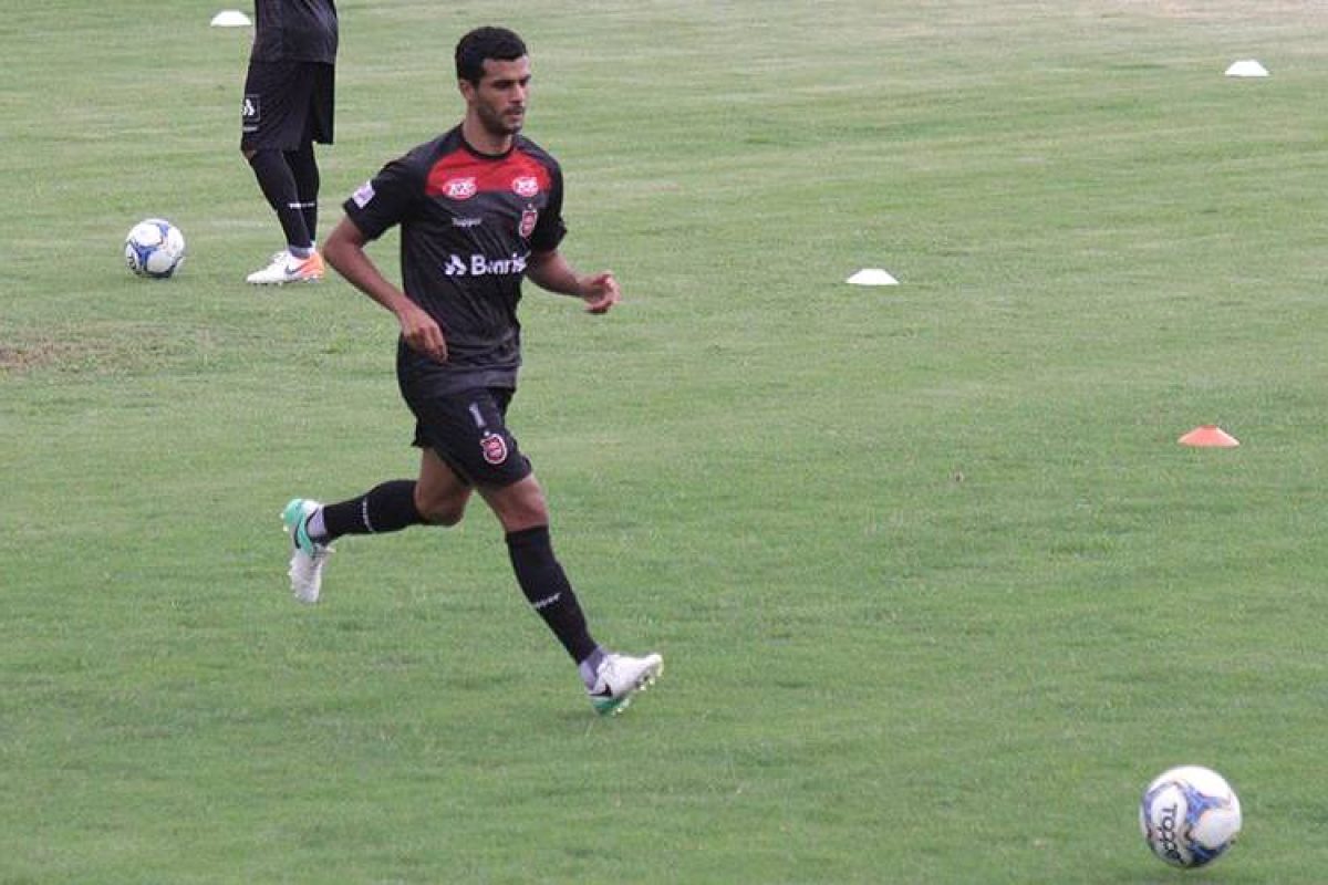 João Henrique treina para a estreia no Gauchão junto ao elenco do Brasil. Foto: João Antônio Ferreira