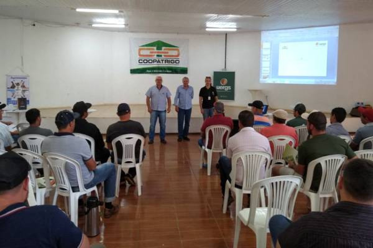 Aulas focaram na capacitação dos alunos como aplicadores de herbicidas hormonais. Fotos: divulgação