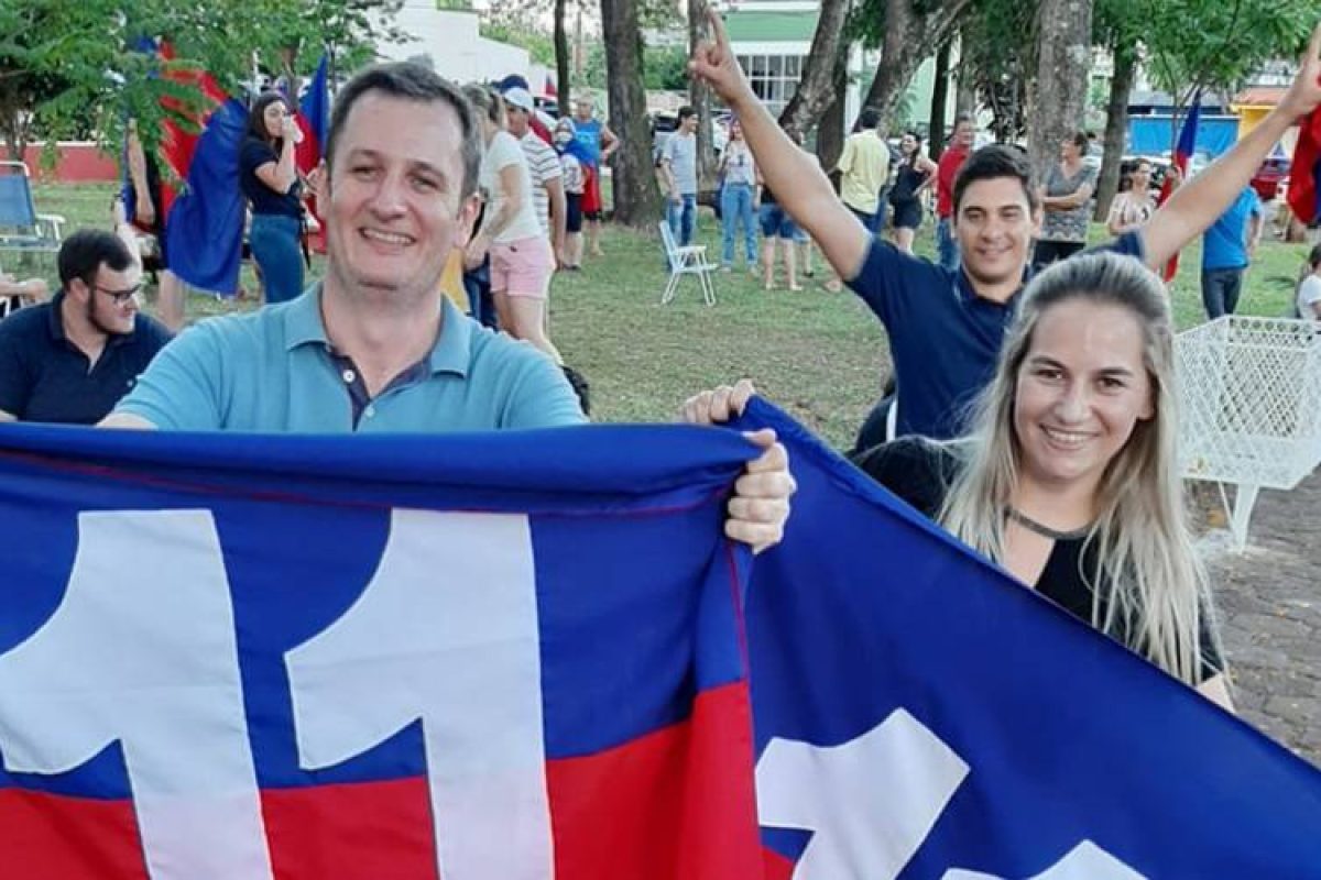 Fernando Machry celebra a vitória no dia da eleição. Foto: divulgação