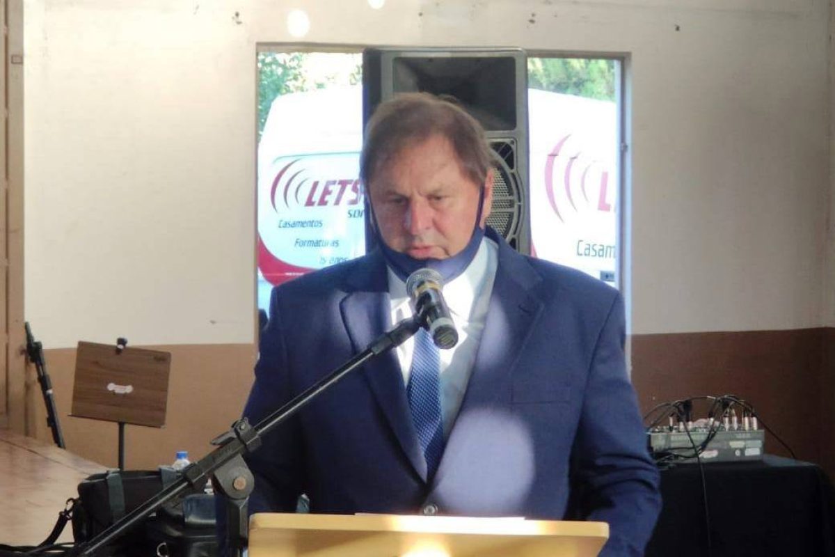 Um voo fretado levou Meneghine até a capital. Foto: Rádio Assocei FM