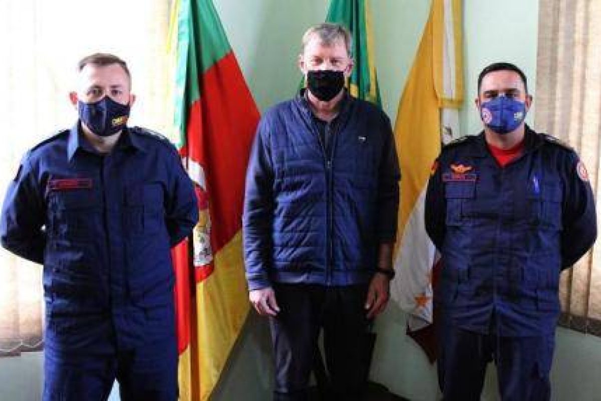 Comandante do 11º Batalhão de Bombeiro Militar visita o Executivo Municipal (1)