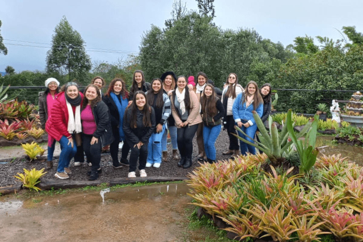 acadêmicos Pedagogia em viagem de estudo