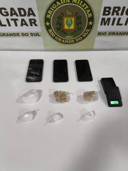Drogas e celulares são apreendidos durante abordagem policial em São Luiz Gonzaga