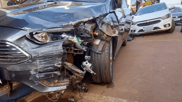 Pedestre fica ferido após motorista sofrer mal súbito e colidir contra cinco veículos em São Luiz Gonzaga
