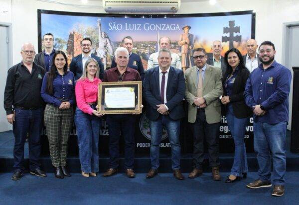 Ivanir Coimbra é homenageado pela Câmara pelos serviços prestados a São Luiz Gonzaga