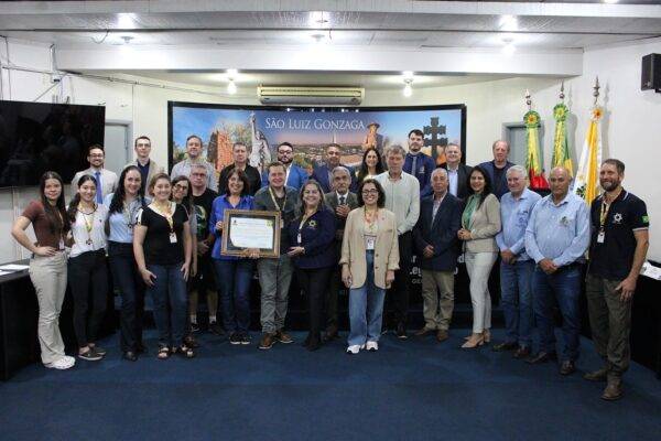Câmara de São Luiz Gonzaga homenageia Uergs pelos 25 anos de história