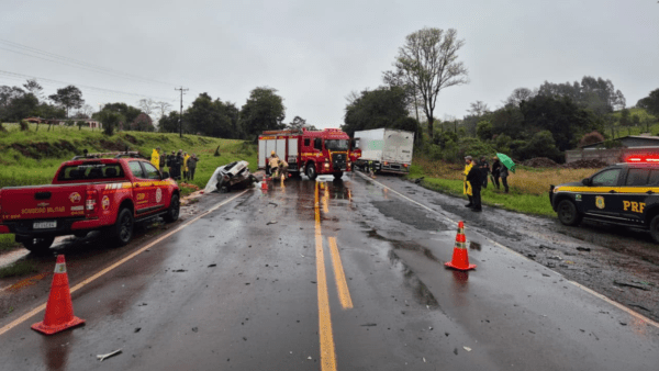 Mulher morre em colisão frontal na BR-285, em Vitória das Missões