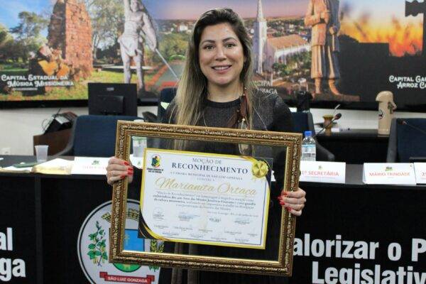 Marianita Ortaça é homenageada em São Luiz Gonzaga por atuação na divulgação da cultura missioneira