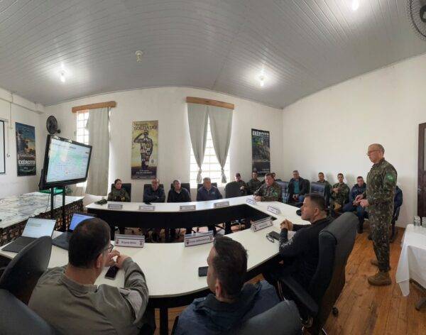 4º RCB reúne agências e imprensa para a resolução de problema militar simulado